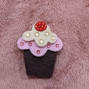 Cupcake pin